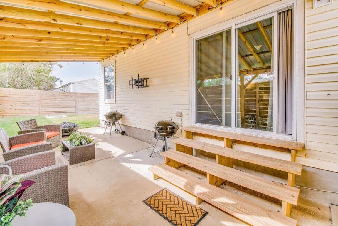 Cam'S Coastal Cottage- Nas Pensacola, Close To Beach Exterior photo